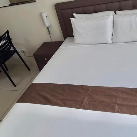Studio Unit At The Breeze Residences Manila Luaran gambar